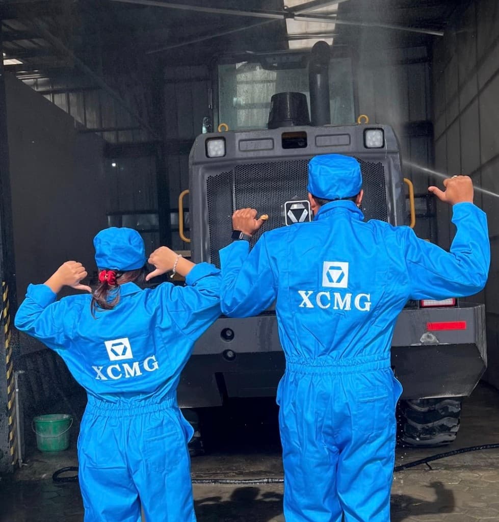 XCMG Nepal service technicians at a UHEEM workshop